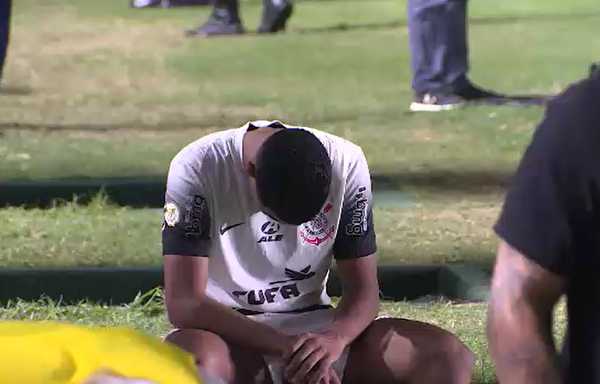 Desolação de Wesley em Banco durante Derrota do Corinthians para o Vasco.