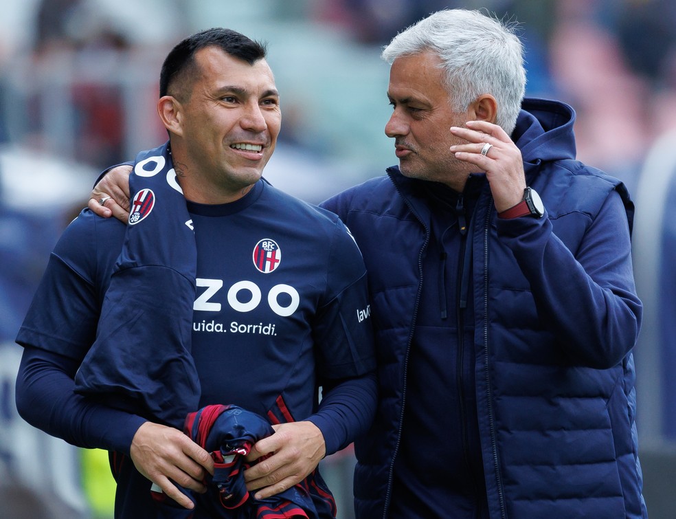 Medel e Jos� Mourinho, Bologna x Roma � Foto: Emmanuele Ciancaglini/Ciancaphoto Studio/Getty Images