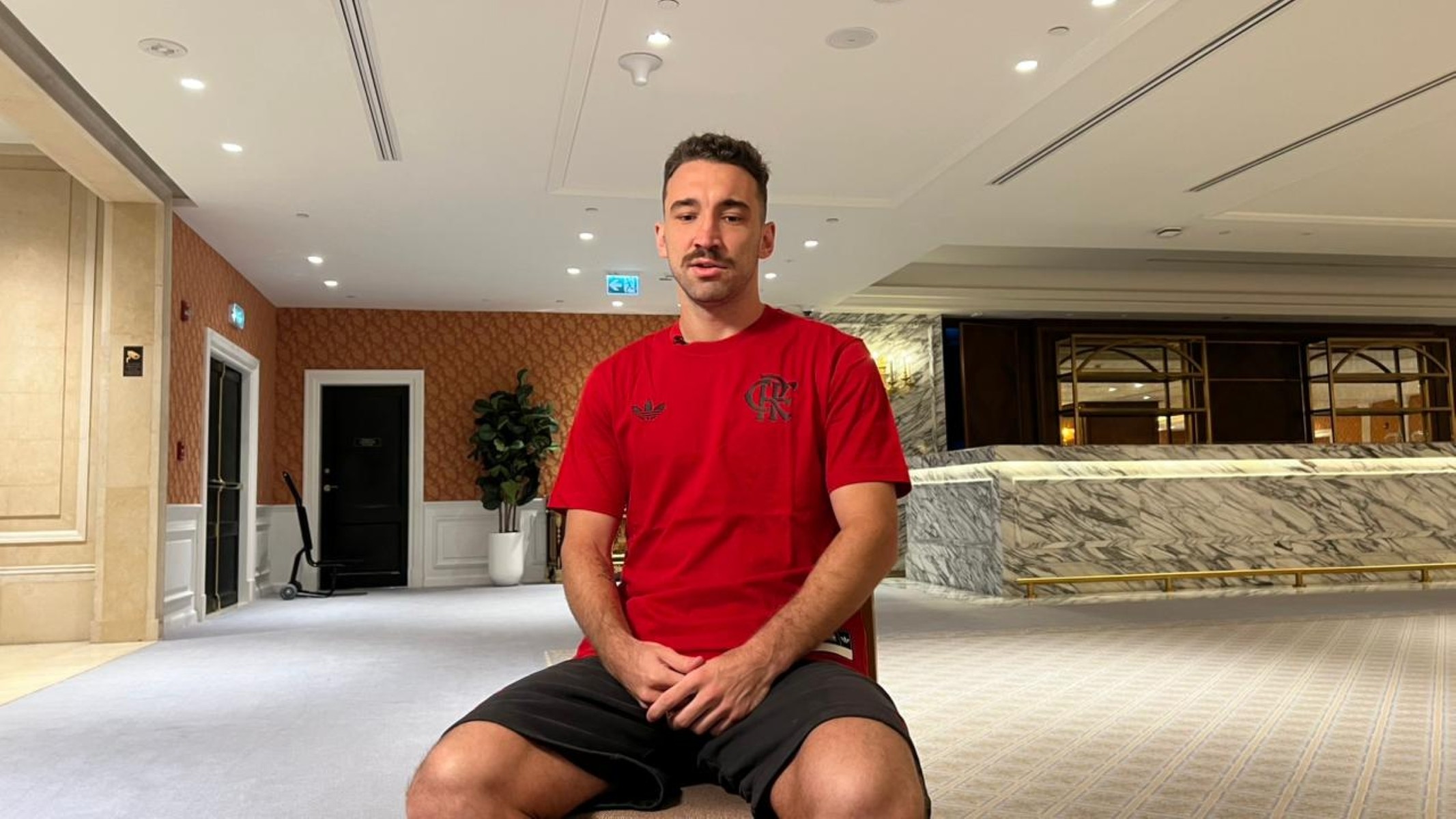 Léo Ortiz aguarda retorno ao Flamengo, mira seleção e mantém sonho na Europa em meio a incertezas