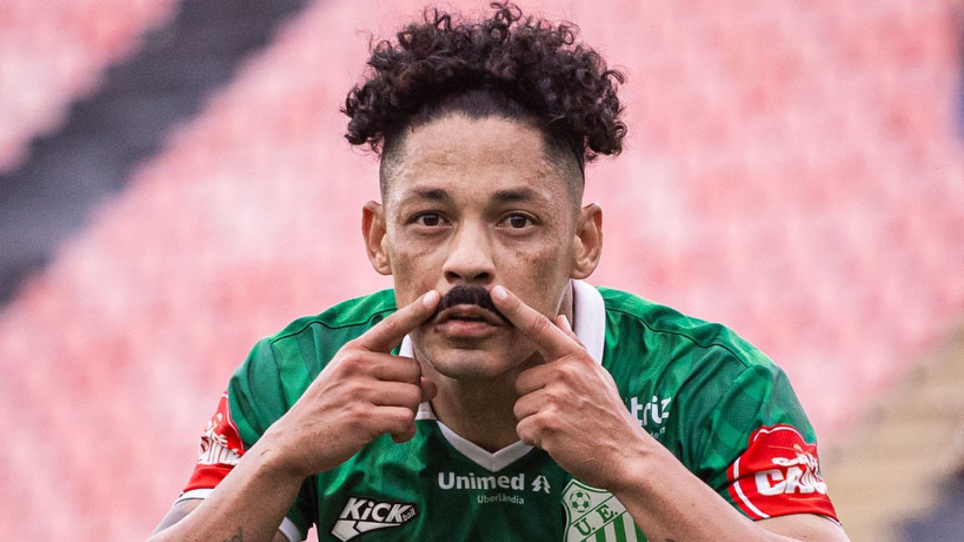 Tomas Bastos brilha e leva Uberlândia ao título inédito da Série D
