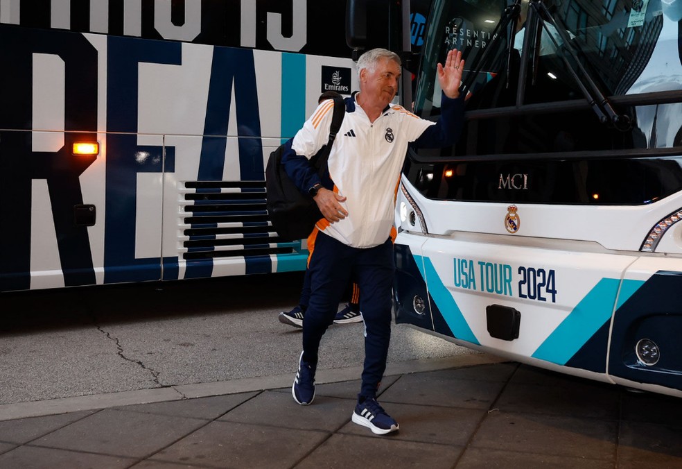 Carlo Ancelotti no desembarque do Real Madrid — Foto: Divulgação/Real Madrid