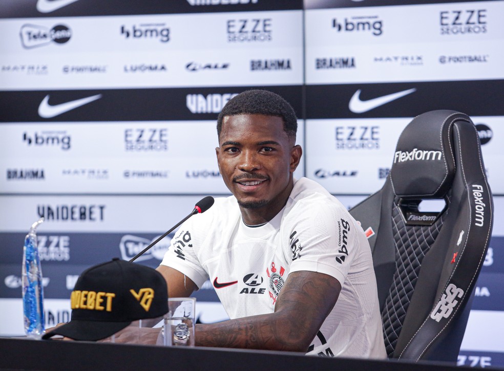 Cacá na apresentação como zagueiro do Corinthians — Foto: Rodrigo Coca/Agência Corinthians