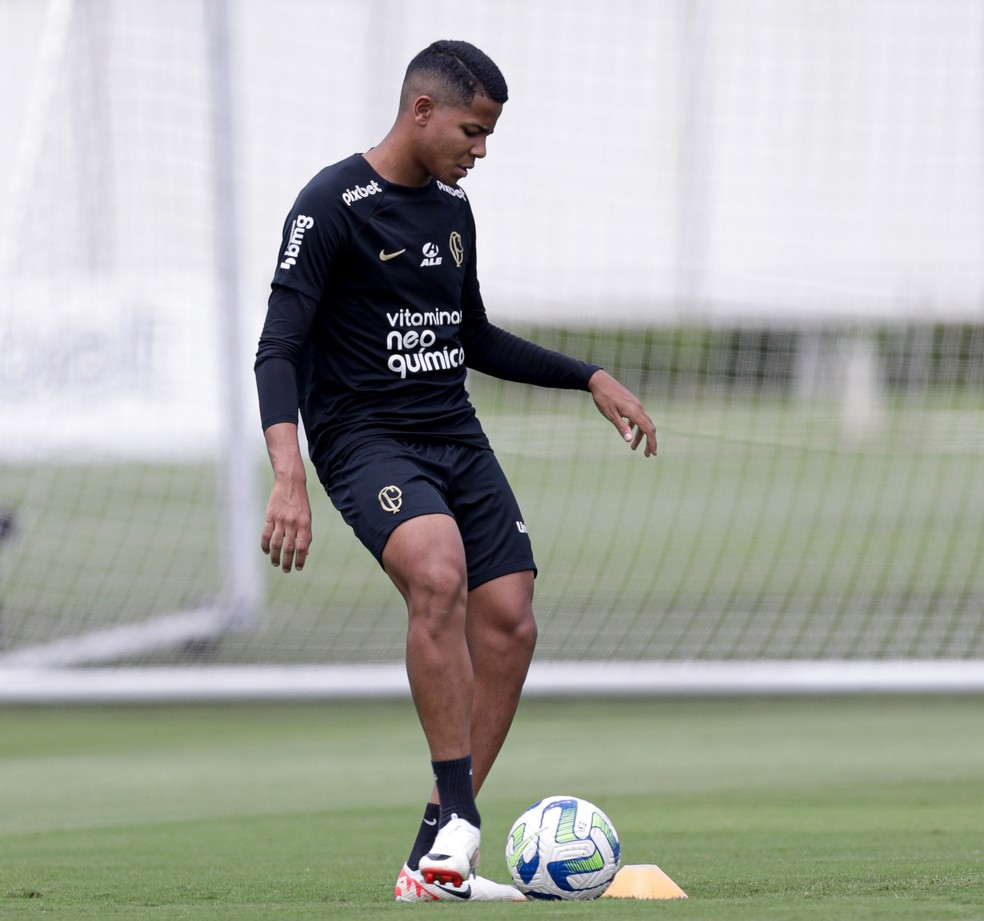 Wesley em treino do Corinthians — Foto: Rodrigo Coca/Ag. Corinthians