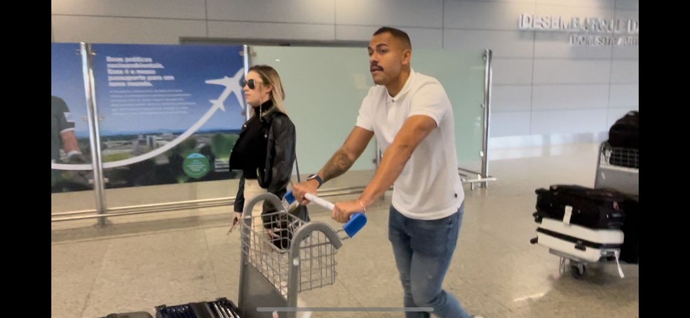 Atacante Rafael Elias, o Papagaio, chega a BH para exames antes de assinar com o Cruzeiro — Foto: Alice Brum