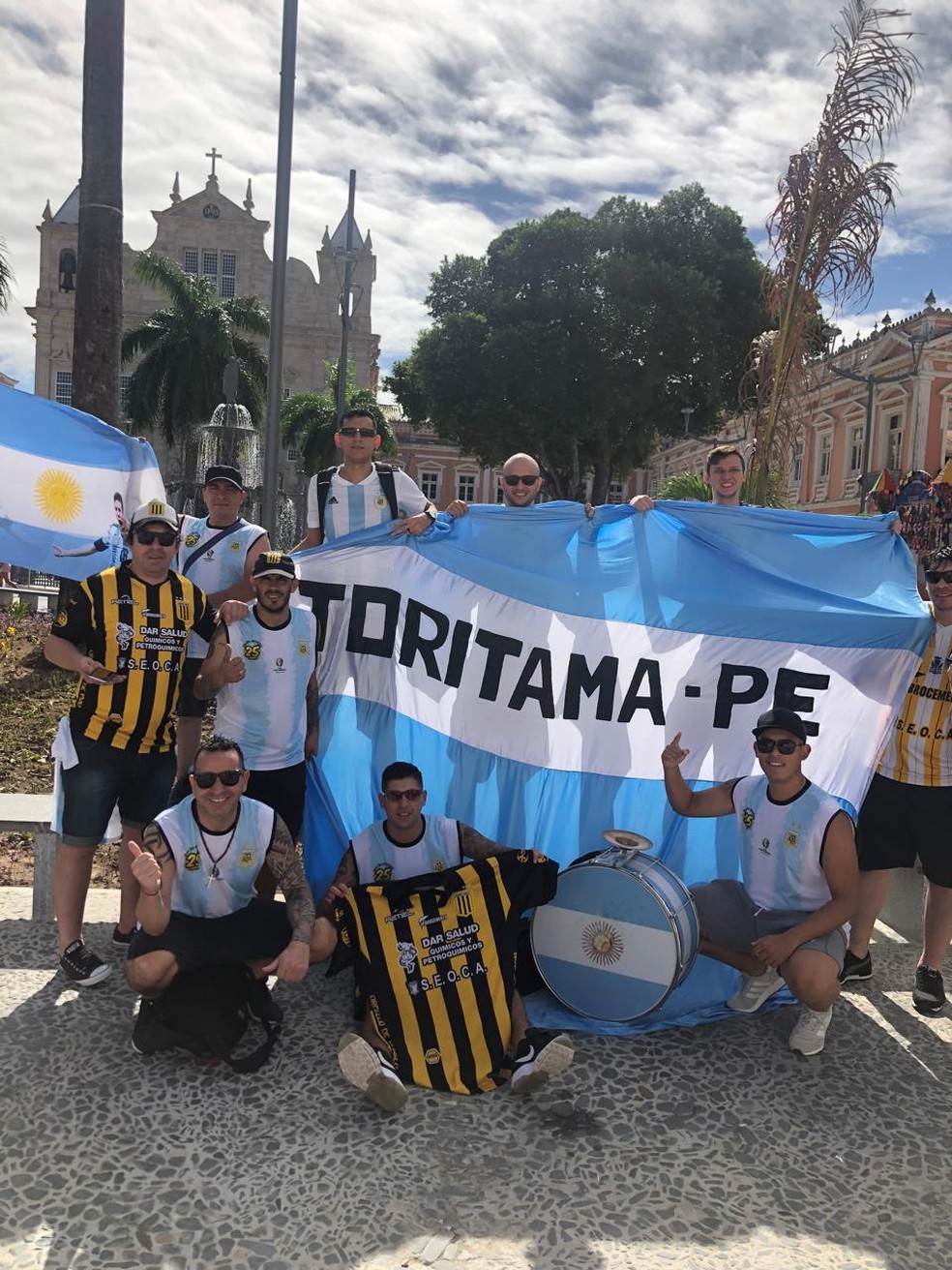 Brasileiros comemoram jogos da Argentina