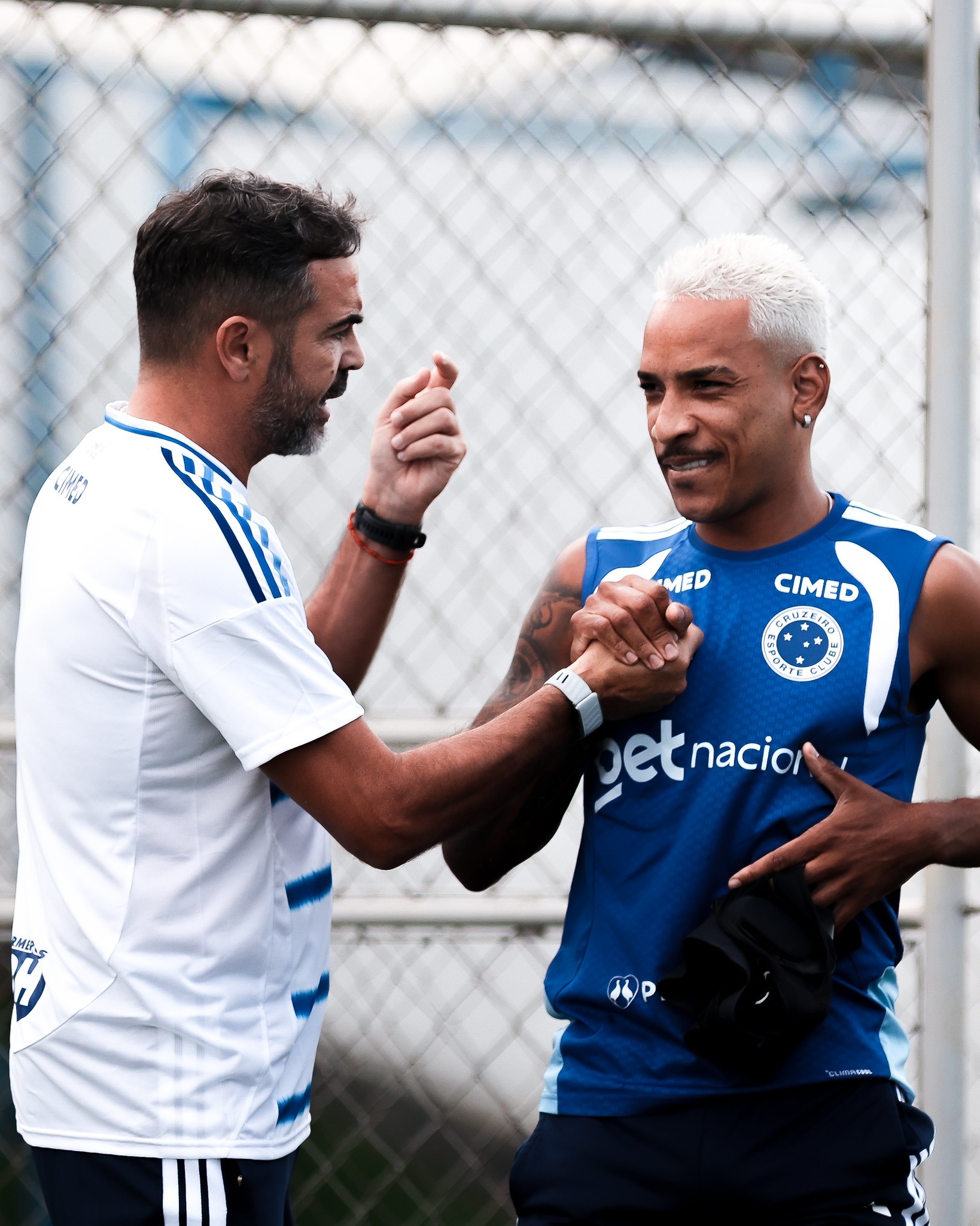 Artur Jorge inicia novo ciclo no Cruzeiro com encontro e treino inaugural com elenco