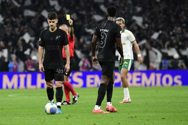 Corinthians Desfalca Laterais Hugo e Matheuzinho por Suspensão Contra o Vitória