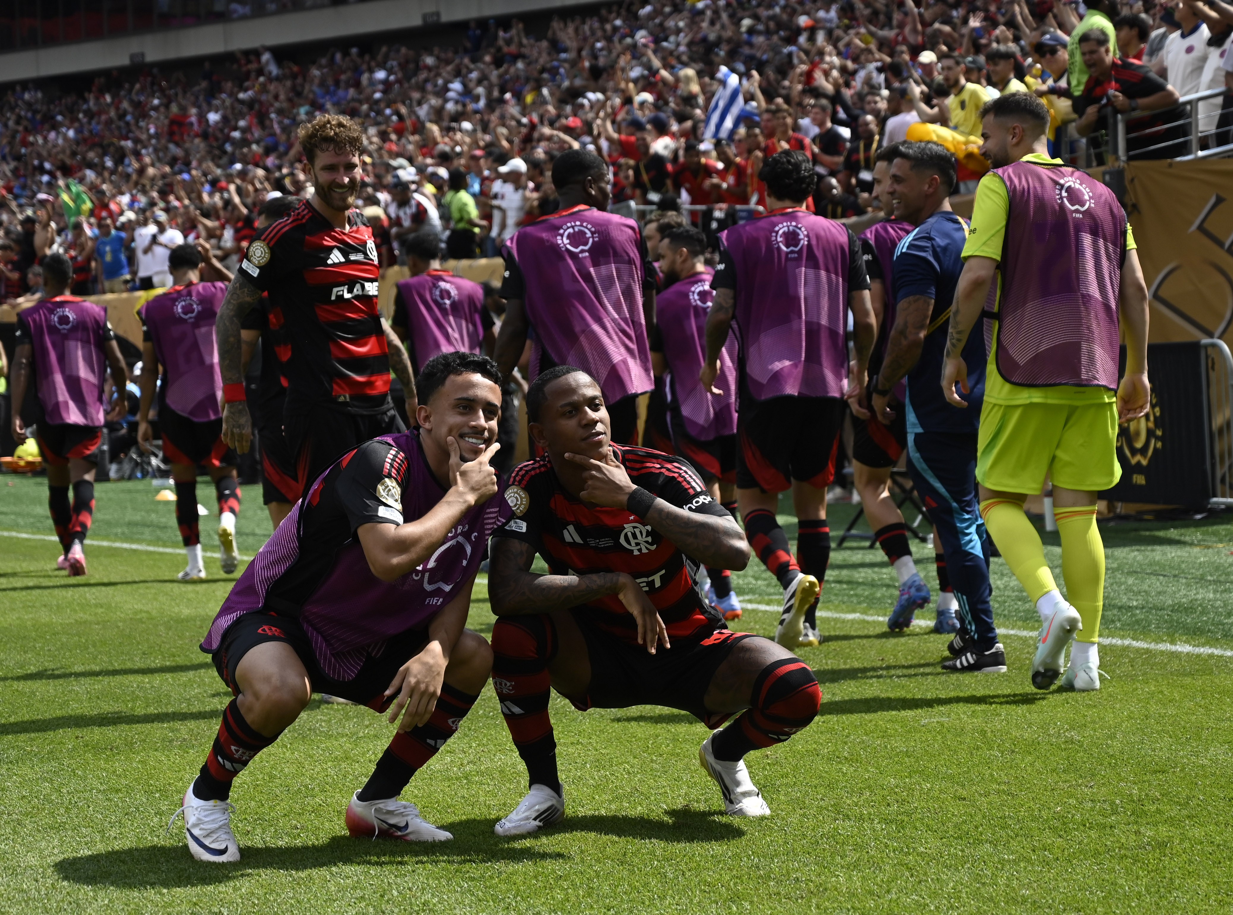 Xodó de Filipe Luís, Wallace faz história e emociona com promessa no Mundial