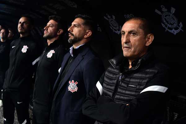 Ramón exalta ascensão do Corinthians no Brasileirão e alerta: 