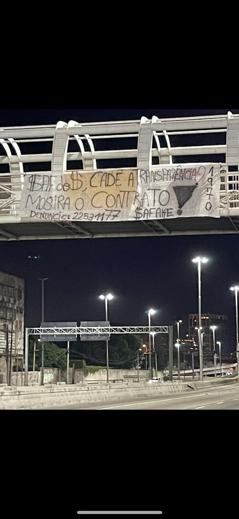 Na Avenida Brasil, a 777, empresa que comprou a��es do Vasco, tamb�m foi alvo � Foto: Reprodu��o