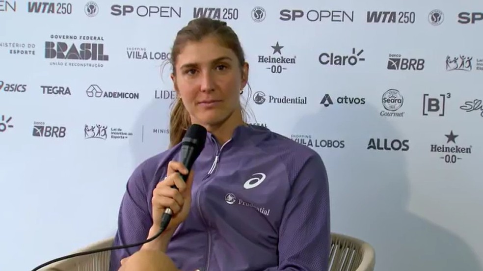 Naná Silva derrota Carol Meligeni de virada na estreia do SP Open e avança às oitavas