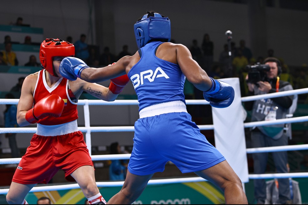 Tati Chagas conquista prata no boxe até 54kg — Foto: Daniel Apuy/Photosport