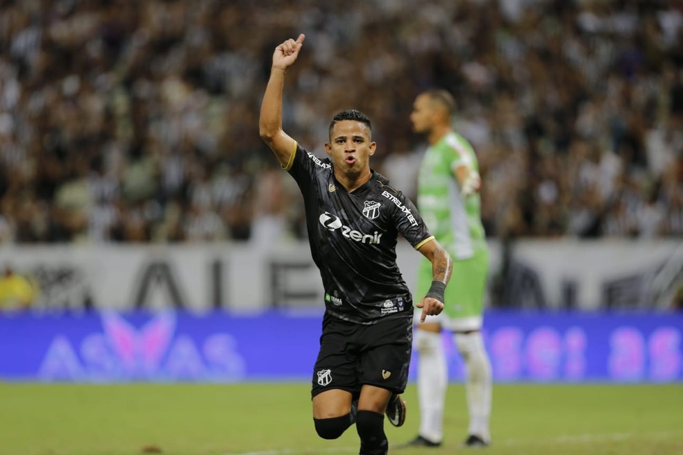 Erick em jogo do Ceará — Foto: Kid Júnior/SVM