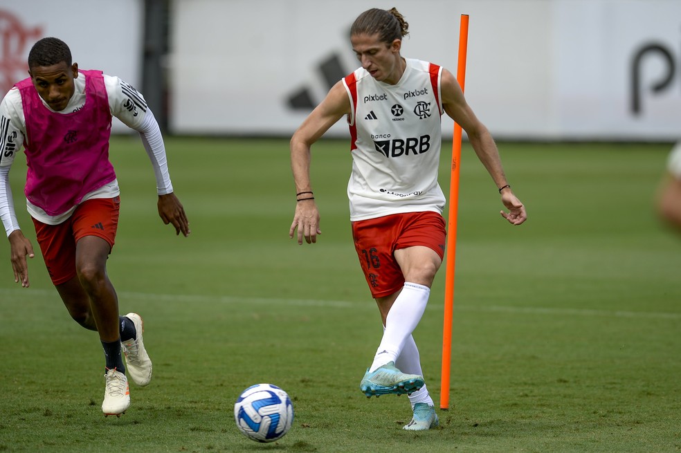 Filipe Luís em treino do Flamengo — Foto: Marcelo Cortes/ CRF