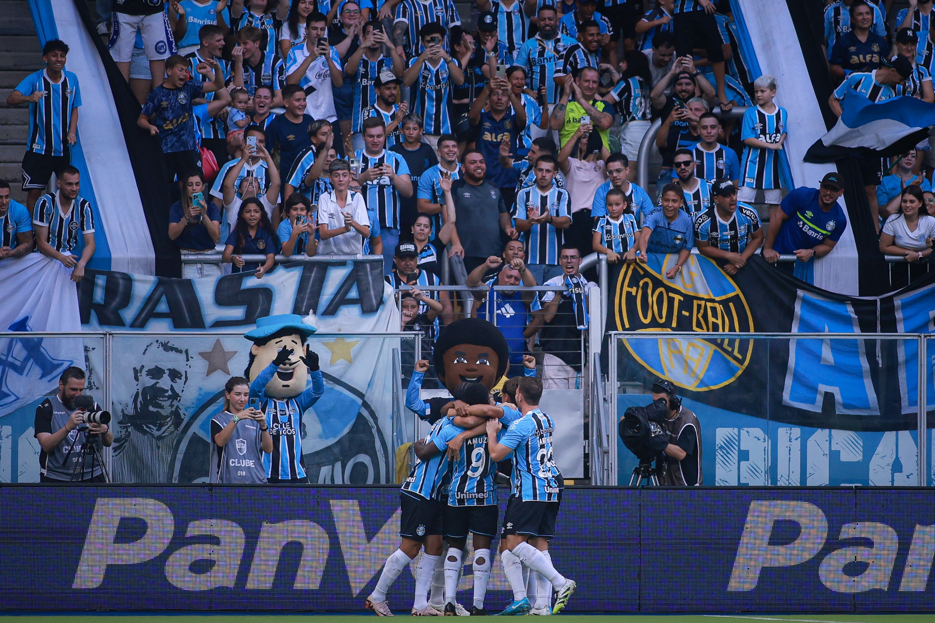 Dê notas para os jogadores do Grêmio na goleada sobre o São Luiz | Ge