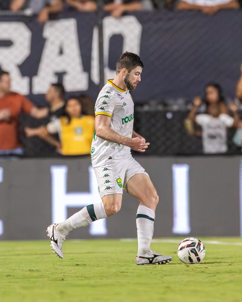Gabriel Knesowitsch destaca força defensiva do Cuiabá antes de duelo com o Náutico