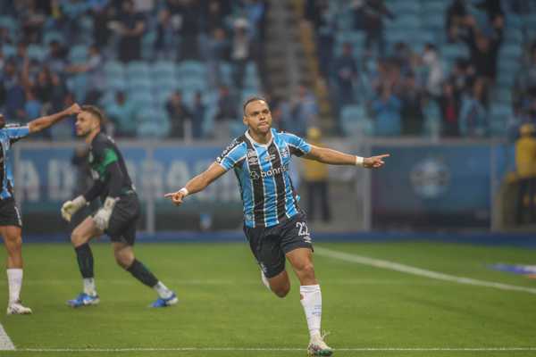 GRÊMIO TROPEÇA EM CASA! Braithwaite e Reinaldo cobram postura!