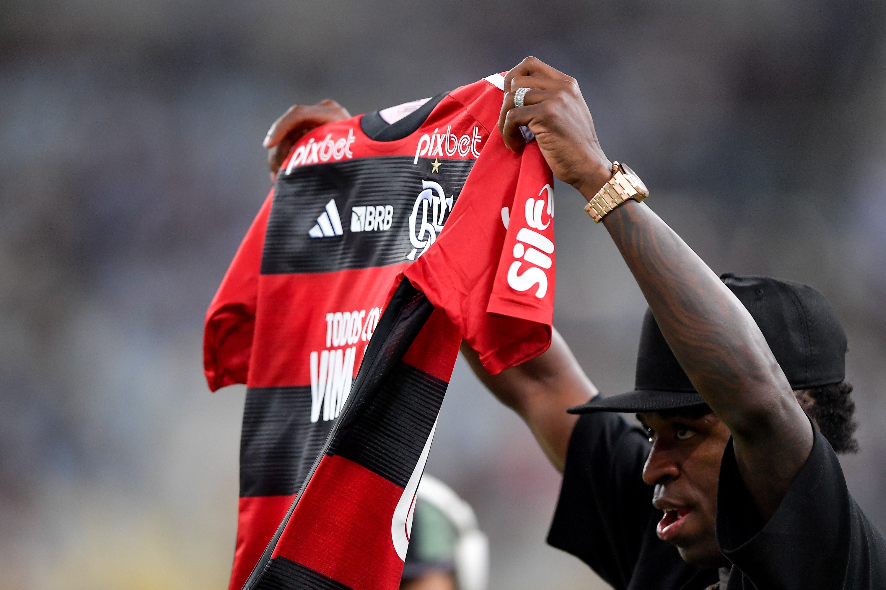 Em comunicado Flamengo expressa solidariedade a luta contra o preconceito após caso Vini Jr