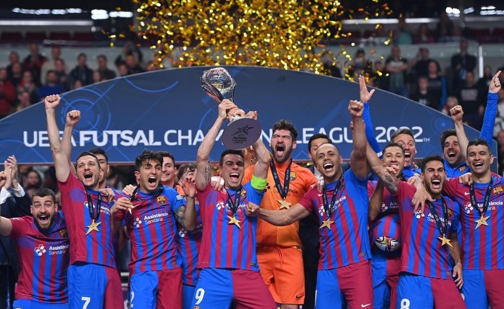Melhor do mundo no futsal, brasileiro renova com o Barcelona até 2024
