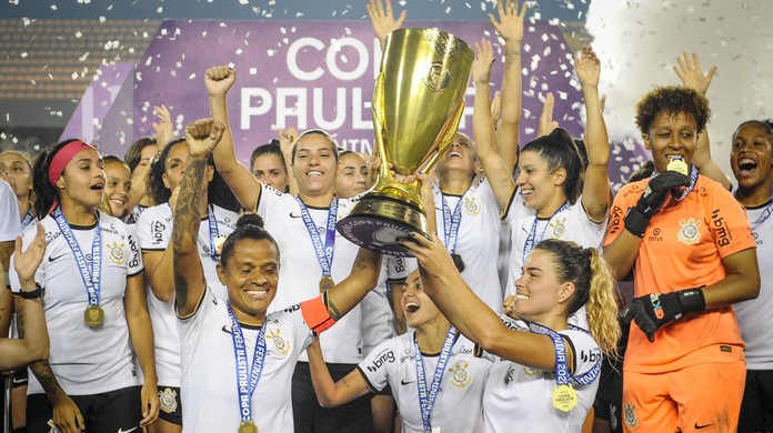 Corinthians vence o Red Bull Bragantino e ergue taça da Copa