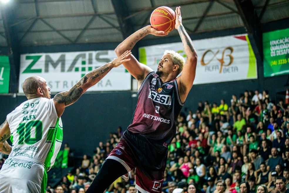 Franca vence Bauru em jogo equilibrado, com exclusão de Alex no fim e  confusão com torcida, basquete