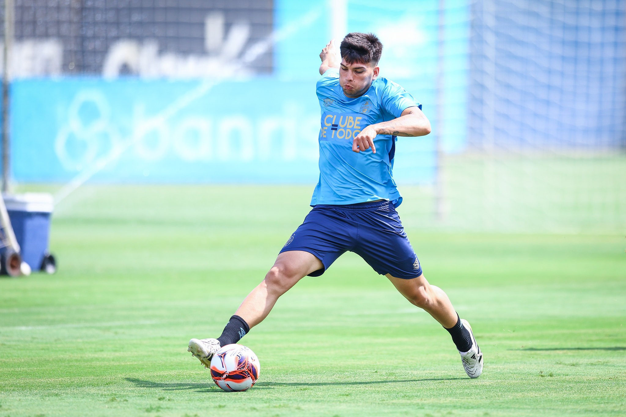 Grêmio oficializa o empréstimo de Leonel Pérez ao Racing; confira detalhes