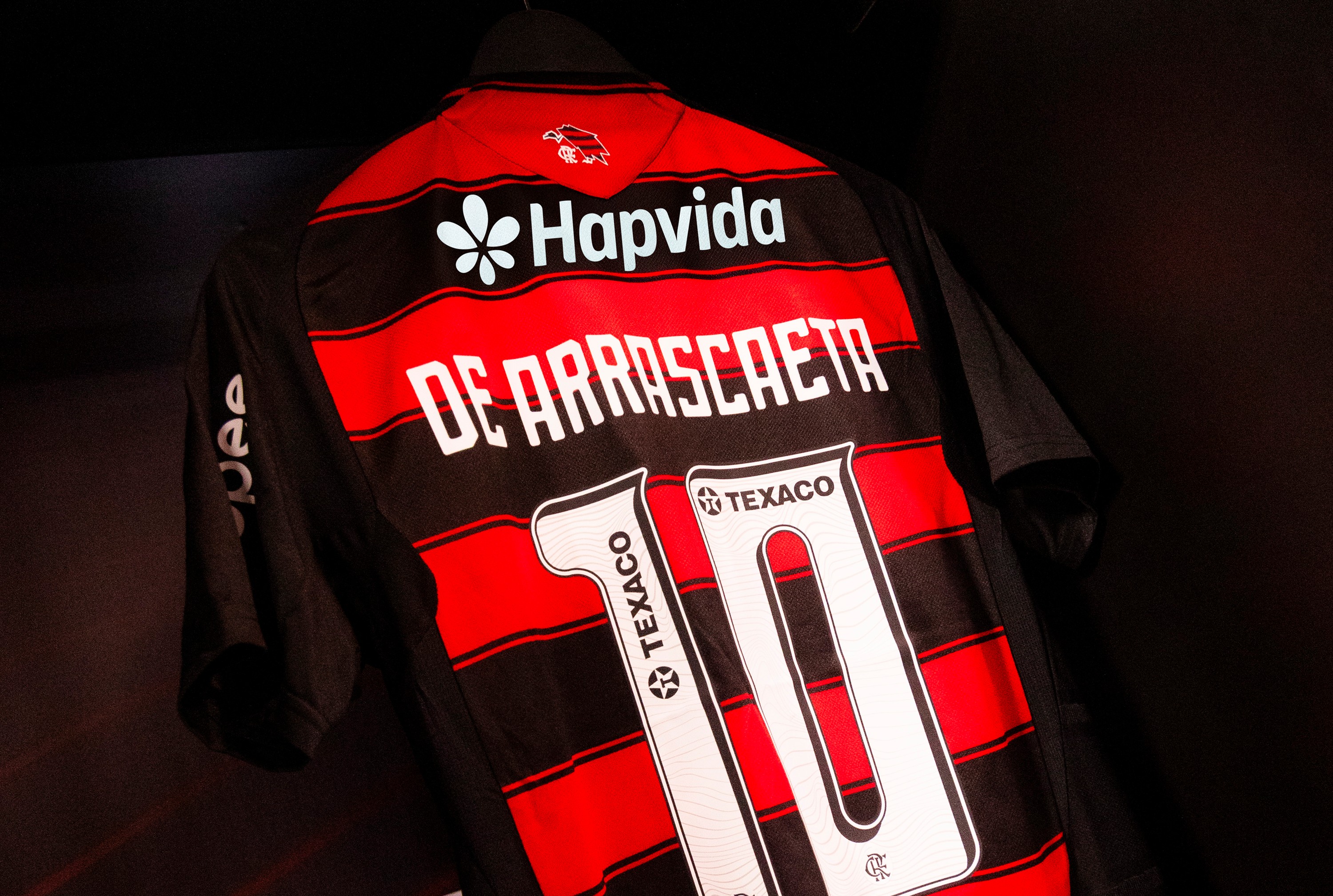 Contrato aprovado: Flamengo estreará patrocínio contra o Atlético-MG com valor revelado.