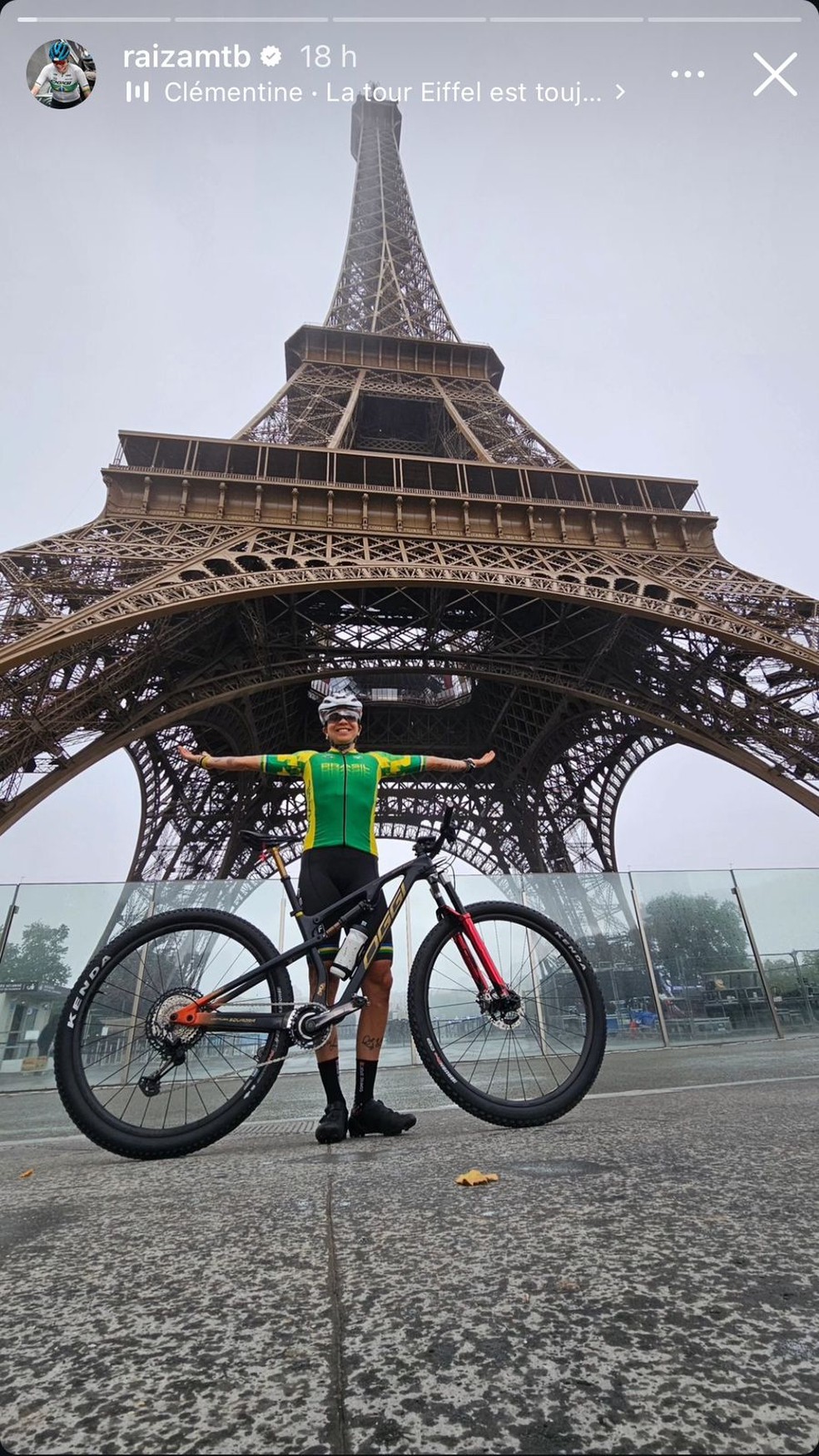 Raiza Goulão faz registro na Torre Eiffel — Foto: Reprodução Instagram