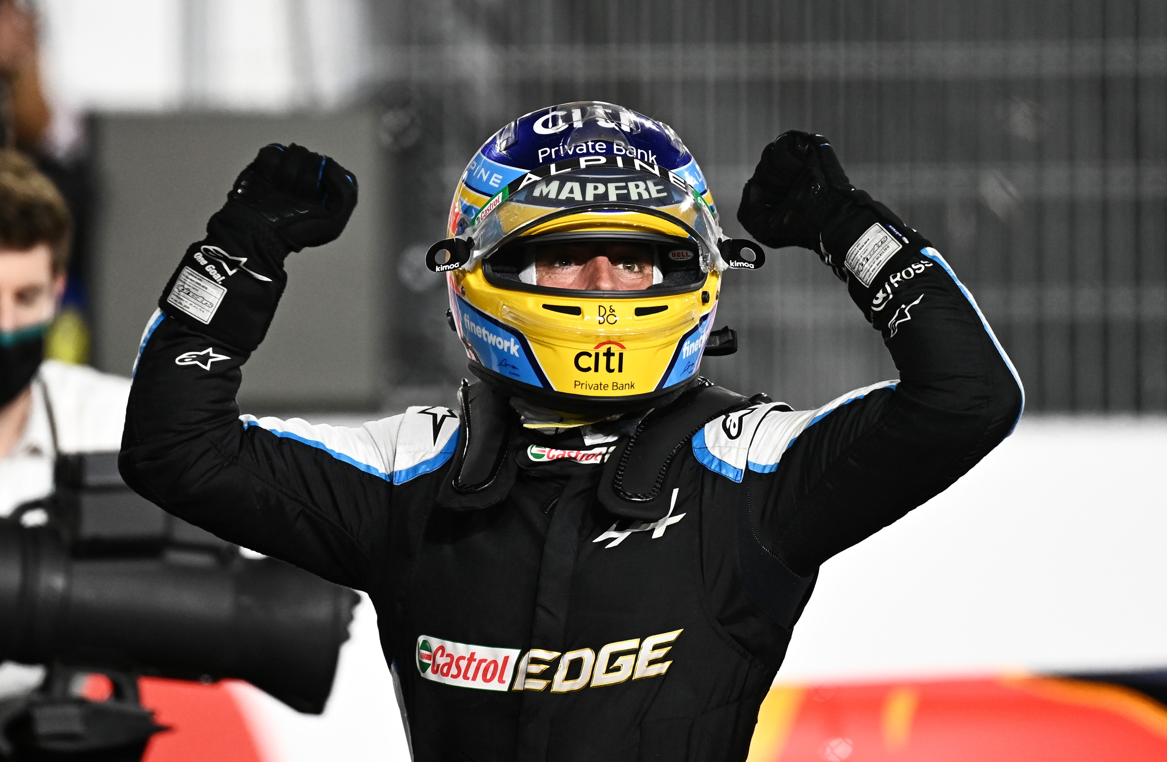 Alonso celebra volta ao pódio após sete anos: 