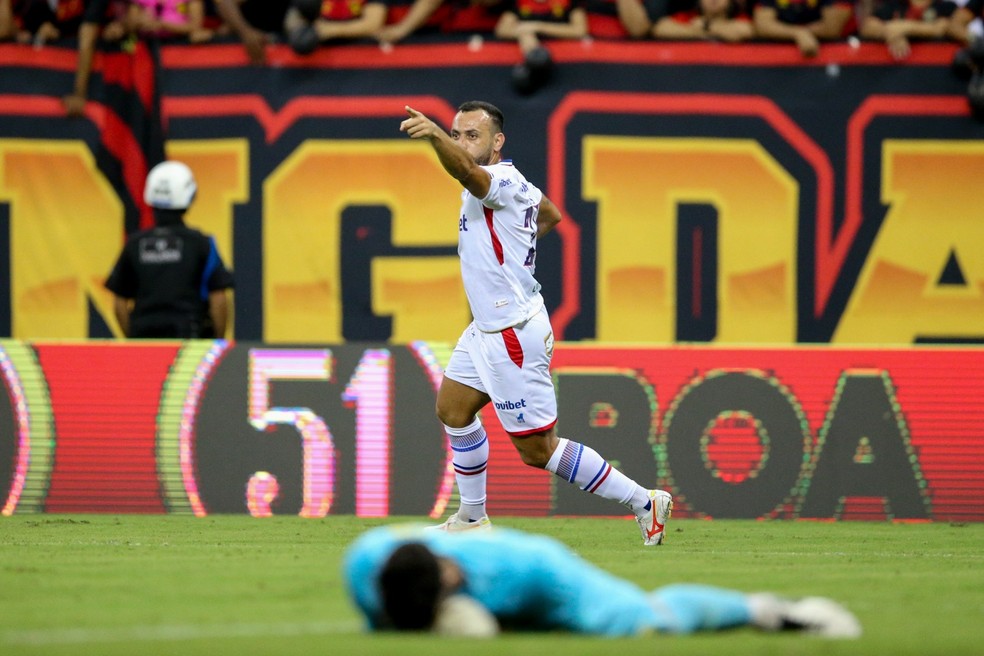 Moisés é o artilheiro isolado da Copa do Nordeste — Foto: Marlon Costa/Pernambuco Press