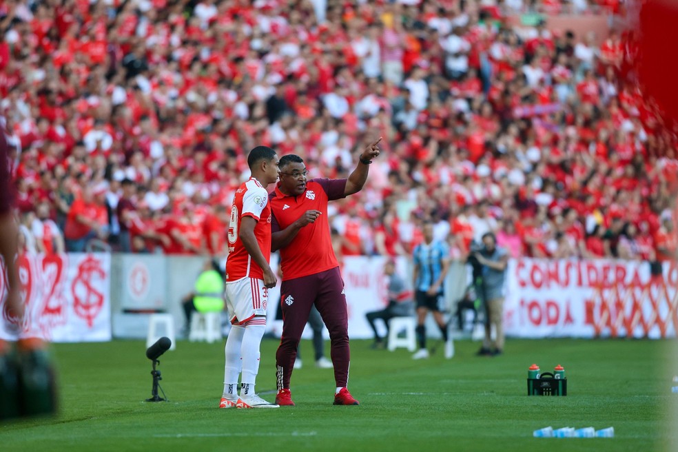 Roger Machado colocou Luis Otavio no Gre-Nal 443 — Foto: Ricardo Duarte/Divulgação, Internacional