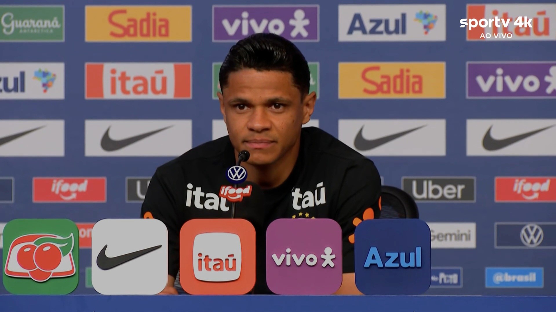 Douglas Santos diz que se sacrifica por Vini Jr e elogia Haiti: "Não pode falar em golear"
