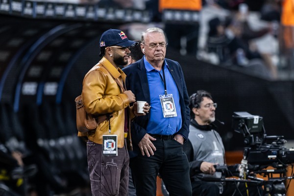 Dívida do Corinthians com Memphis Depay pode atingir R$ 77 milhões após não renovação