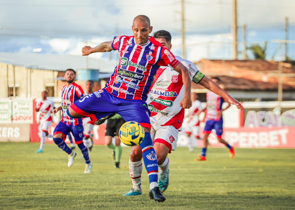 Itabaiana vence jogo de ida contra o Sergipe no Campeonato