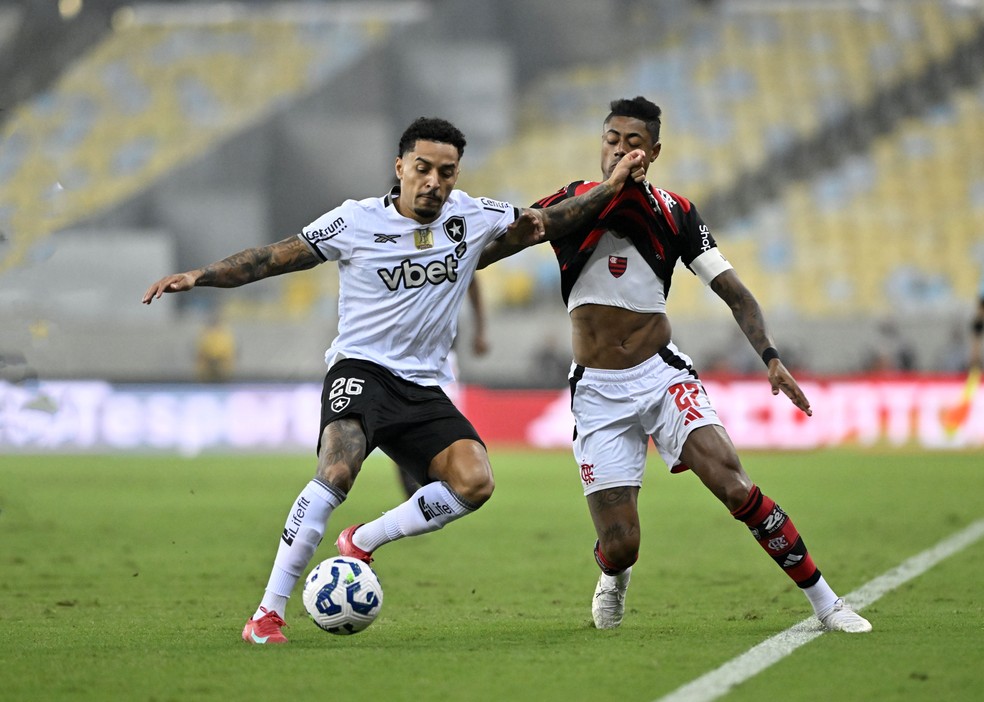 Flamengo x Botafogo Gregore e Bruno Henrique — Foto: André Durão