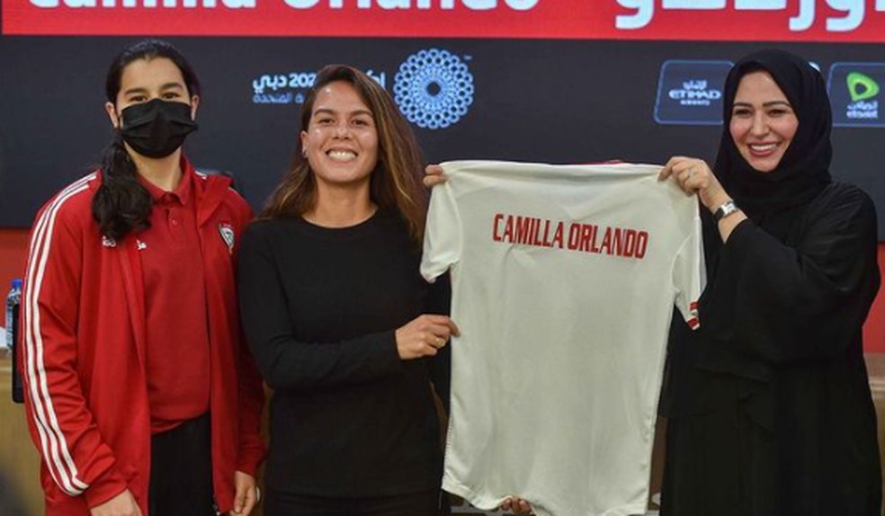 Camilla Orlando assume seleção feminina dos Emirados Árabes — Foto: Instagram