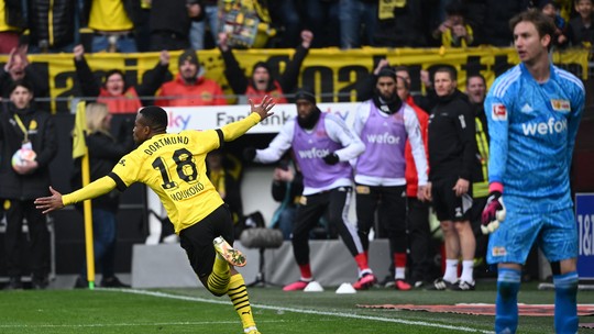 Borussia Dortmund vence Union Berlin e segue na cola do Bayern de Munique no Campeonato Alemão