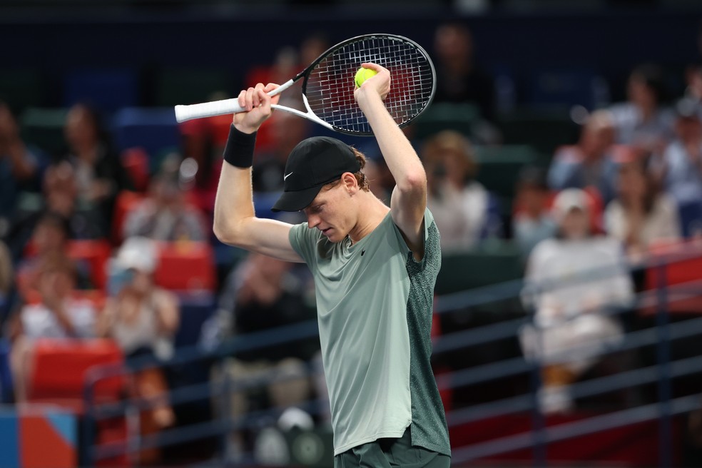 Jannik Sinner vence Medvedev no 6 Kings Slam — Foto: Lintao Zhang/Getty Images