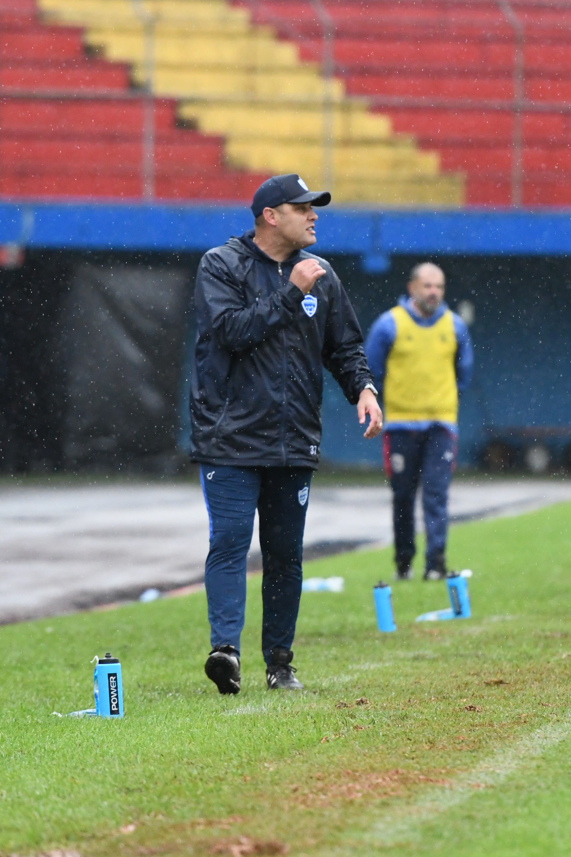 Barra anuncia desligamento do técnico Renan Brito | Ge