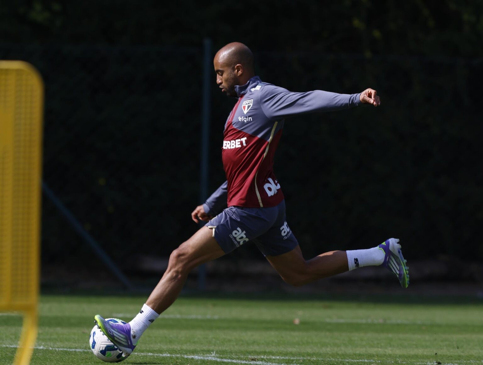 São Paulo se prepara com Crespo para duelo decisivo contra o Flamengo