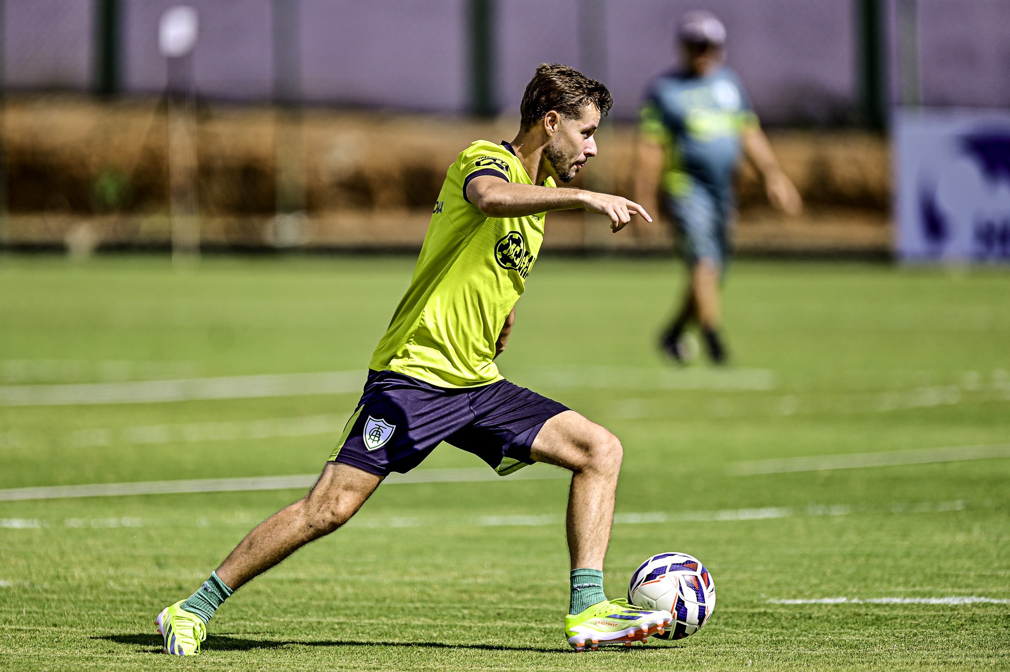 América-MG renova com Gustavinho, recuperado de grave lesão