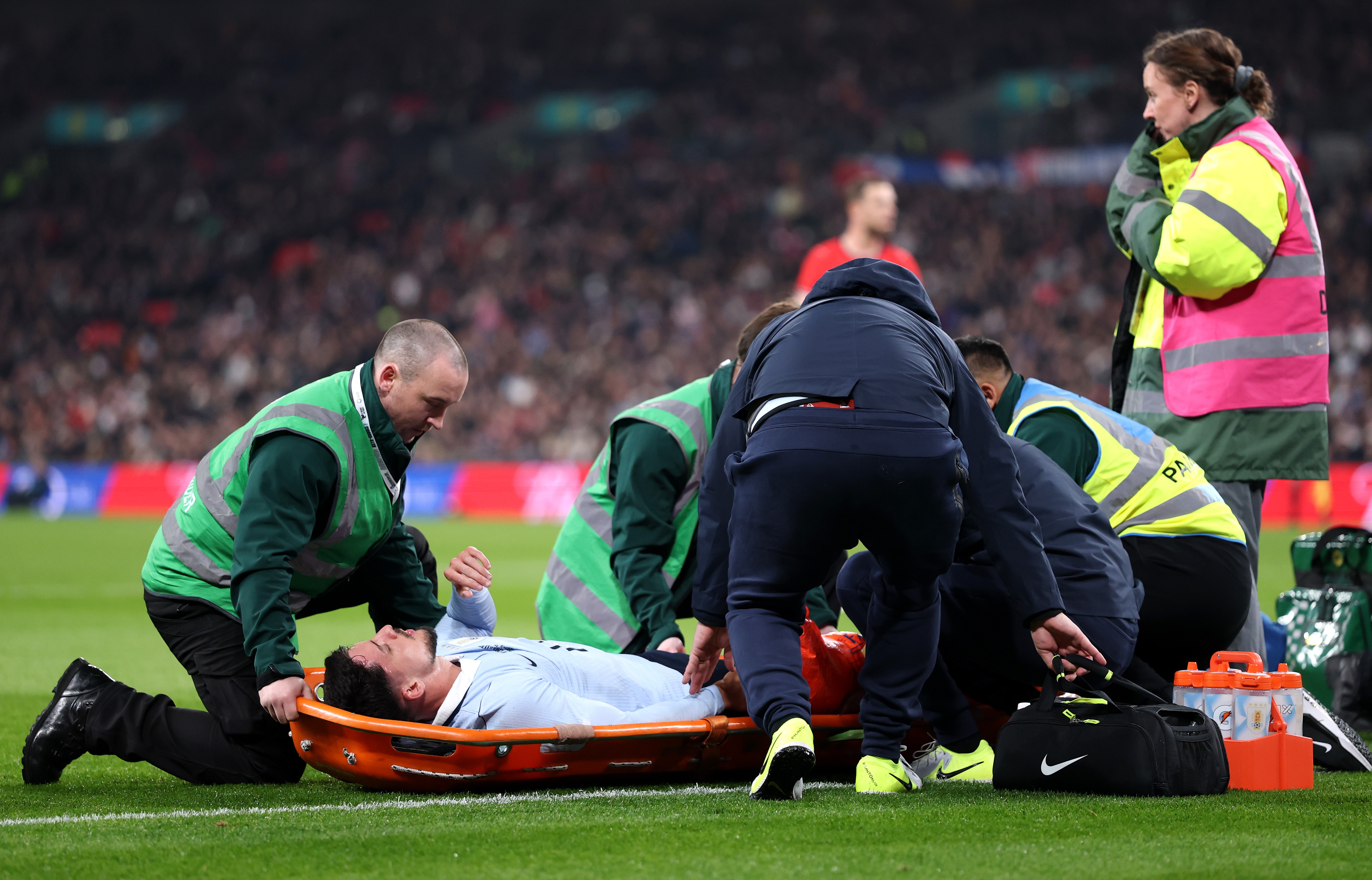 FIFA Arca com Salário de Piquerez Durante Recuperação de Lesão em Amistoso da Seleção Uruguaia