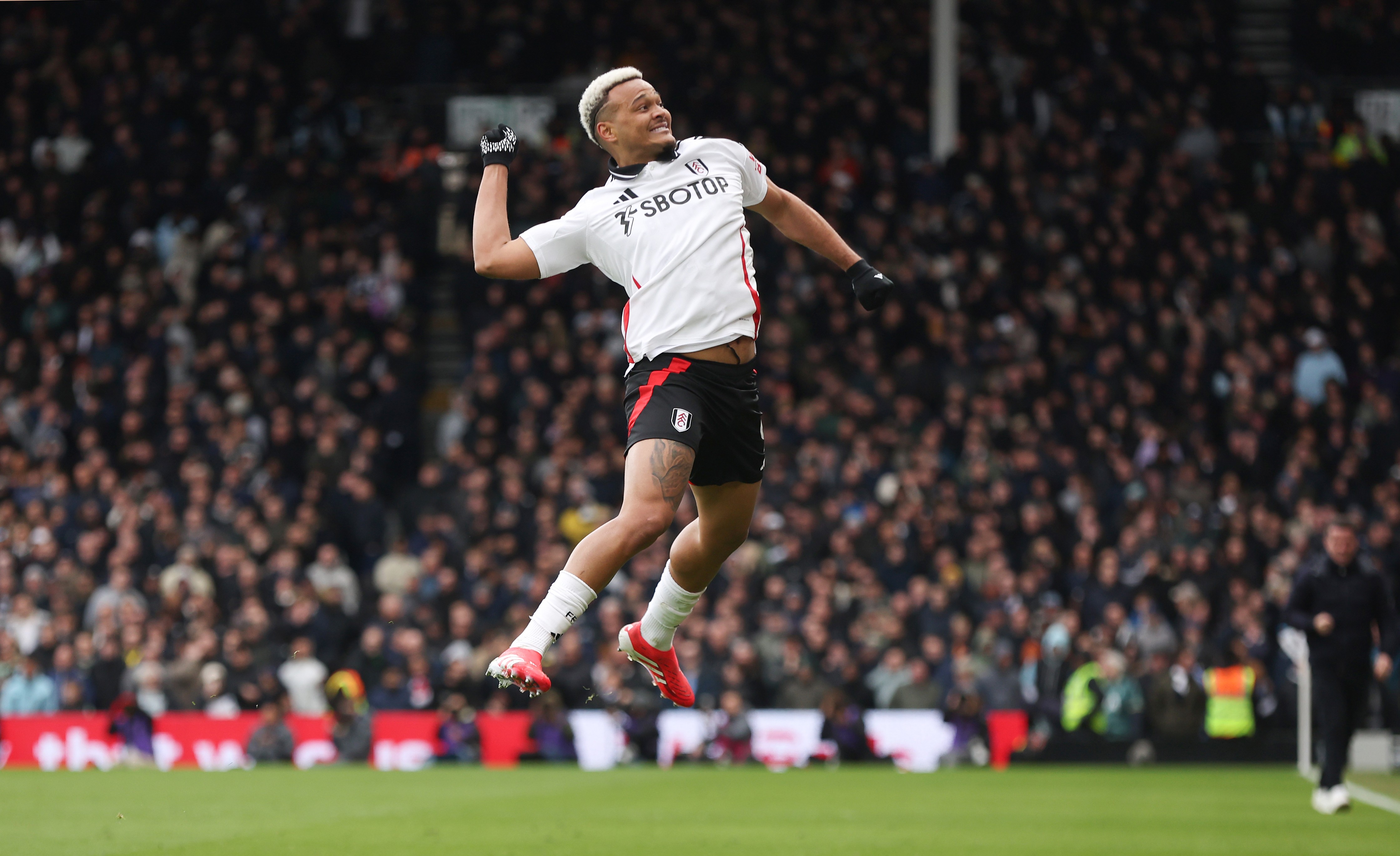 Atalanta oferece R$ 250 milhões por Rodrigo Muniz, ex-Flamengo.