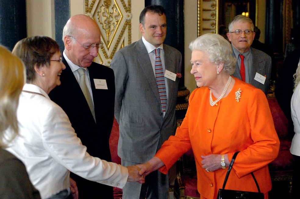 Hoje percebi que 2022 foi um jogo. Sim, um jogo de xadrez. Onde morreu um  Rei (Pelé), morreu a Rainha (Elizabeth), morreu um bispo (Bento XVI) E  os peões continuaram sofrendo com