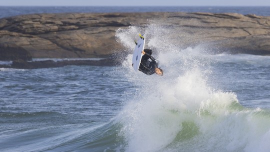 Nota 10: Mateus Herdy faz manobra perfeitabetfair corrida de cavalosSaquarema - Foto: (Daniel Smorigo/WSL)