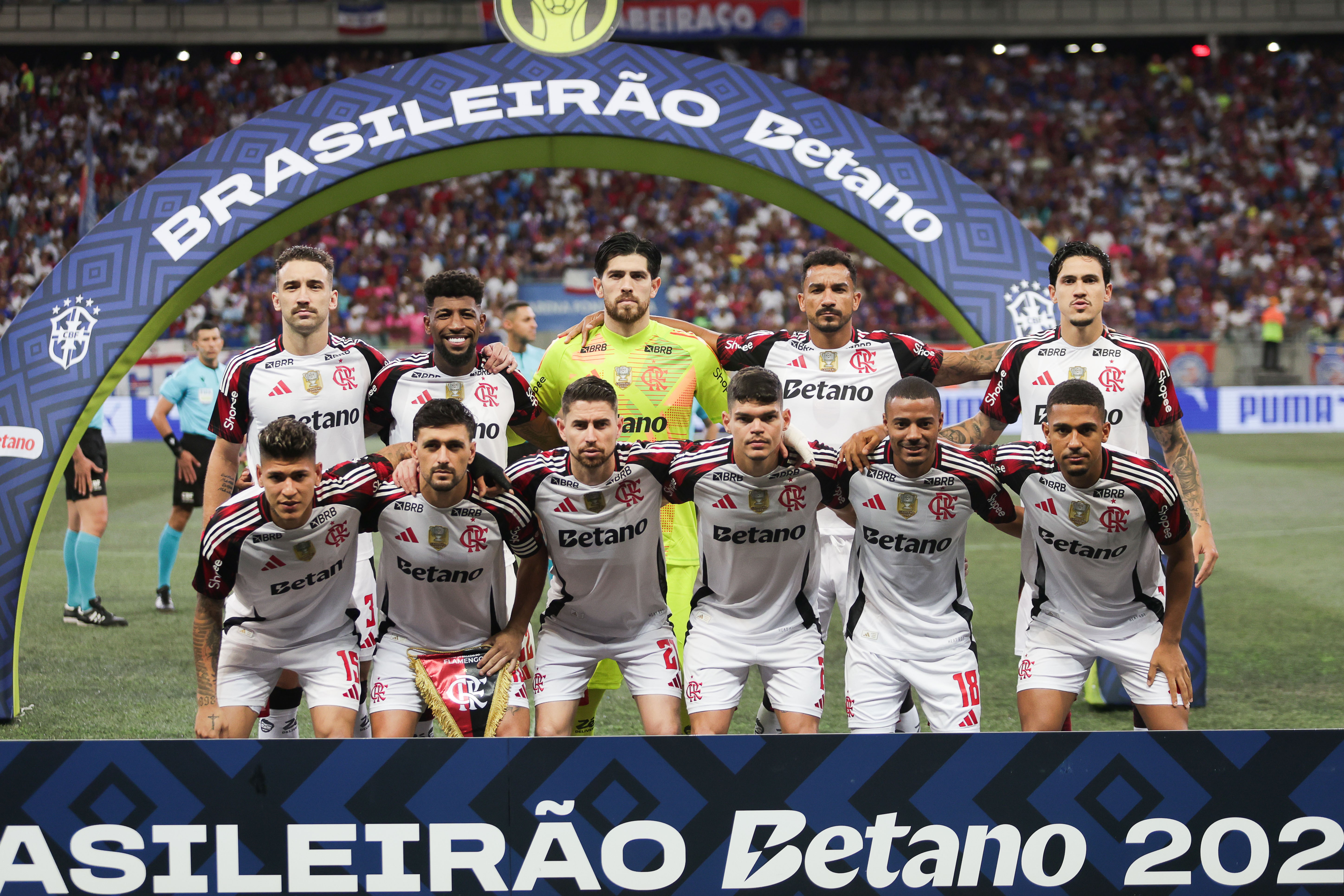 Flamengo em Pânico: Expulsões de Danilo e Wallace Yan abalam o time; Notas baixas na derrota!