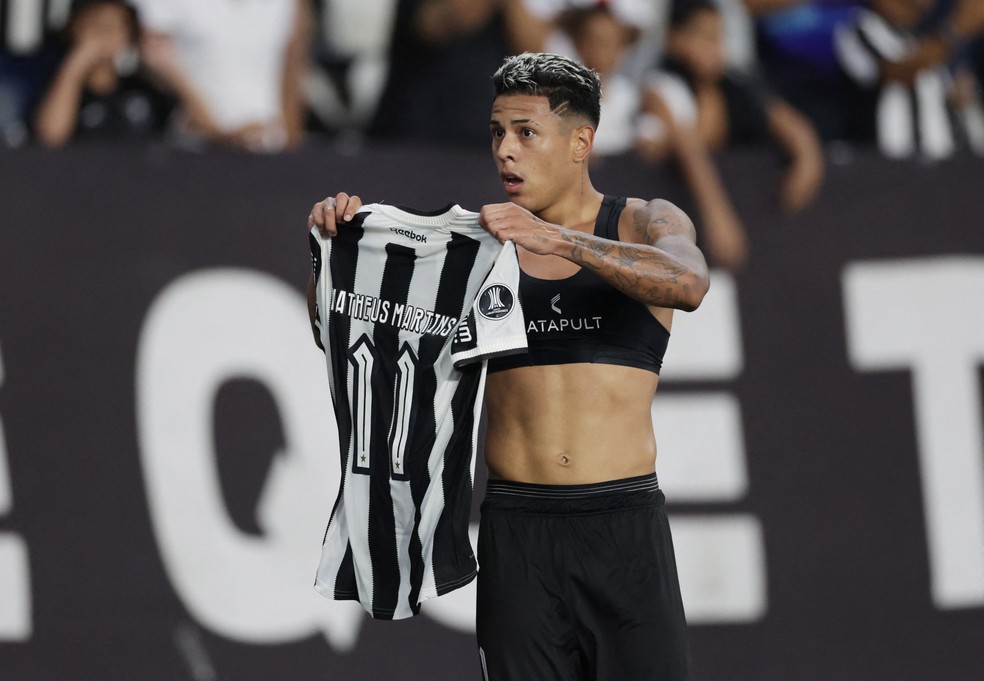 Matheus Martins comemora gol do Botafogo contra o Carabobo — Foto: REUTERS/Ricardo Moraes