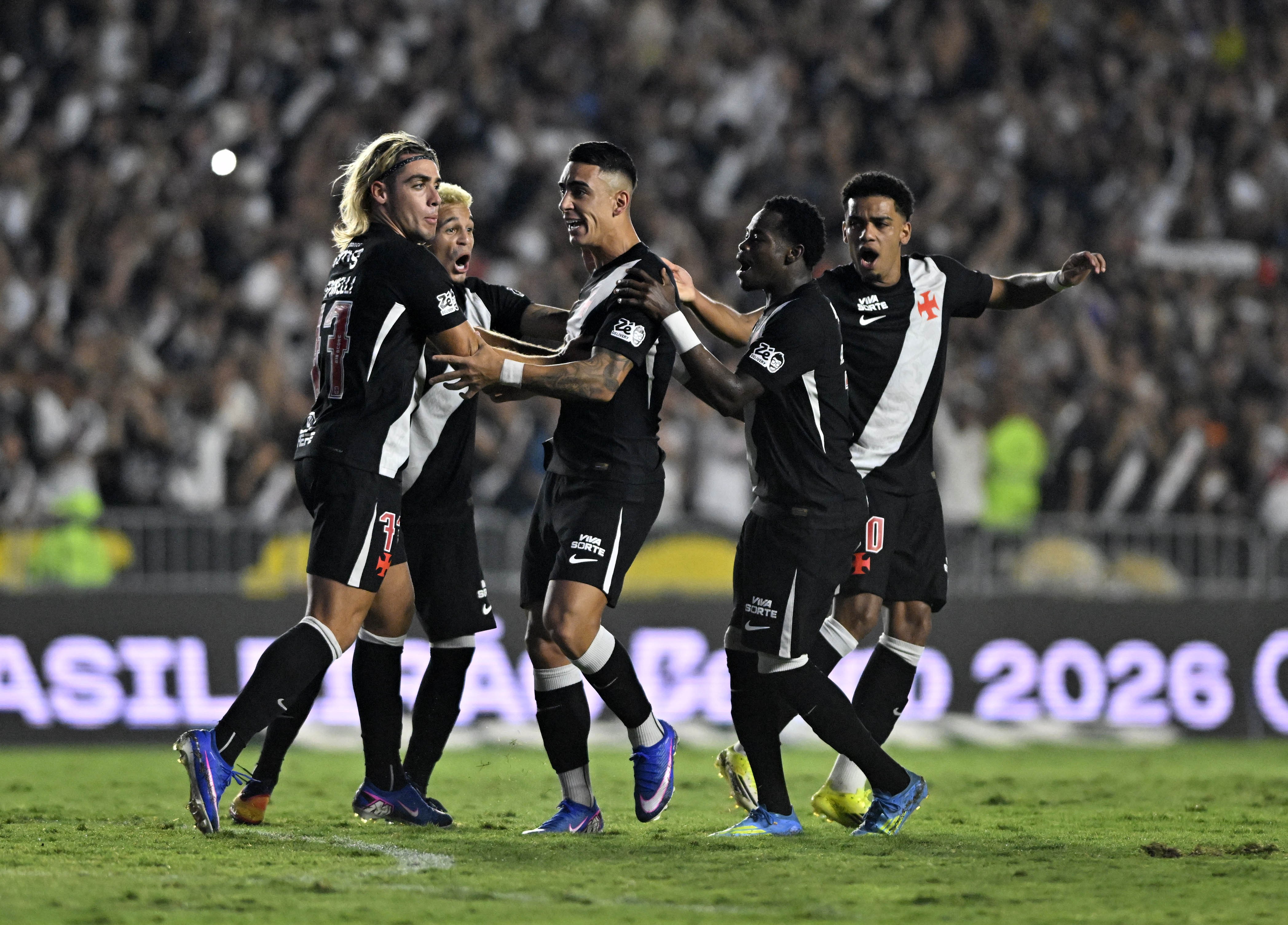 Puma Rodríguez Vasco gol comemoração