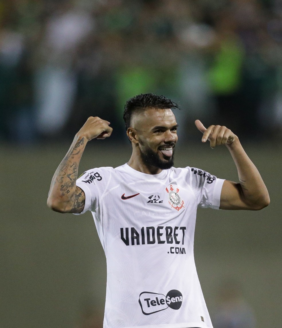 Raniele imita comemoração de Rodrigo Garro no Dérbi