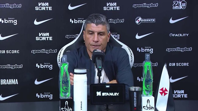 Emanuel elogia postura dos jogadores do Vasco após expulsão: 'Guerreiros'